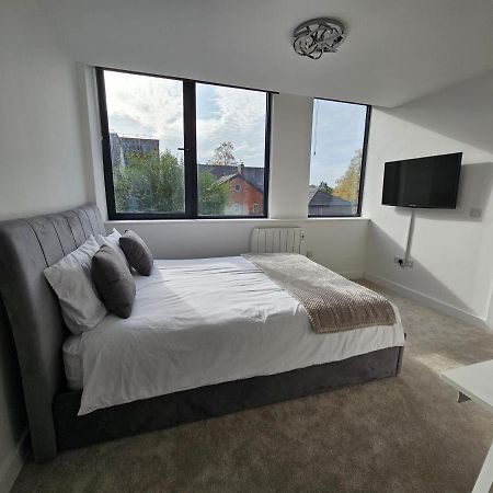 Brand New Trafford Apartment Манчестър Екстериор снимка