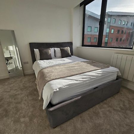 Brand New Trafford Apartment Манчестър Екстериор снимка