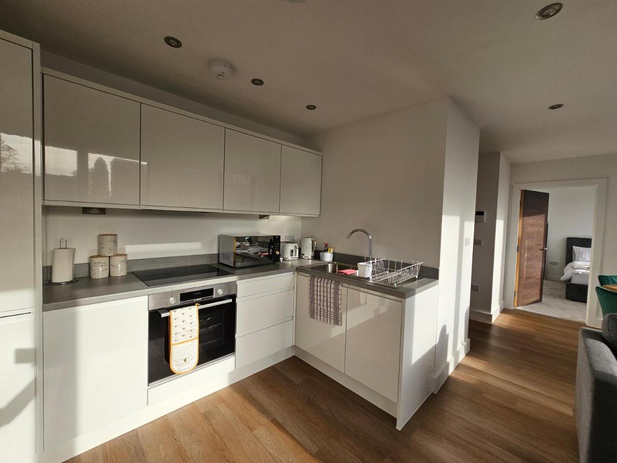 Brand New Trafford Apartment Манчестър Екстериор снимка