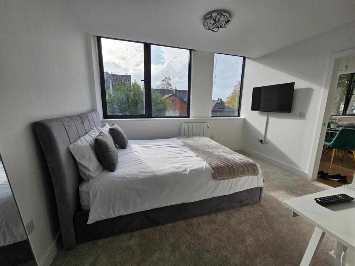 Brand New Trafford Apartment Манчестър Екстериор снимка