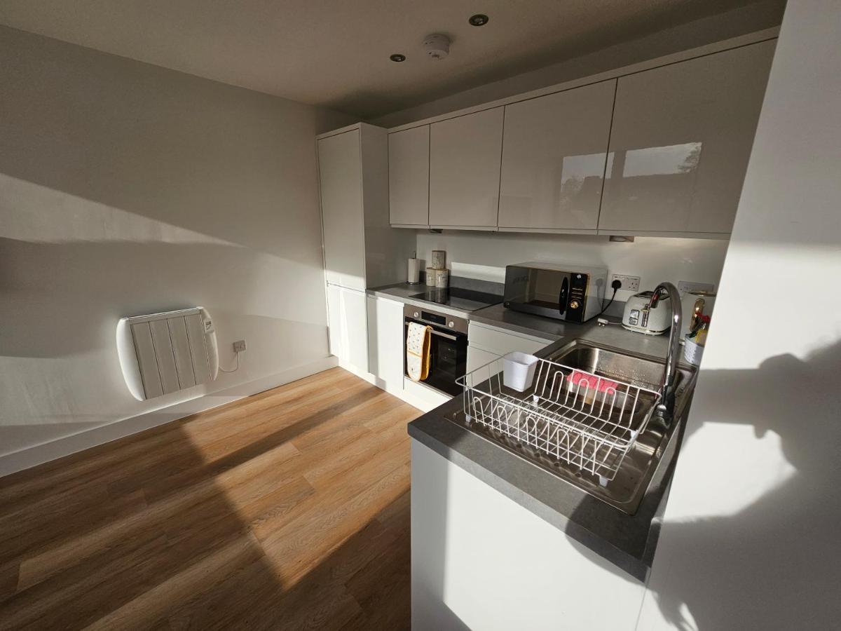 Brand New Trafford Apartment Манчестър Екстериор снимка