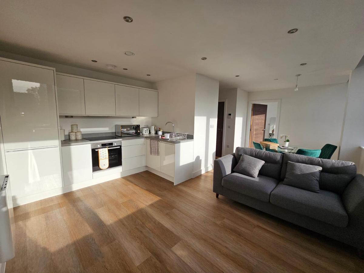 Brand New Trafford Apartment Манчестър Екстериор снимка