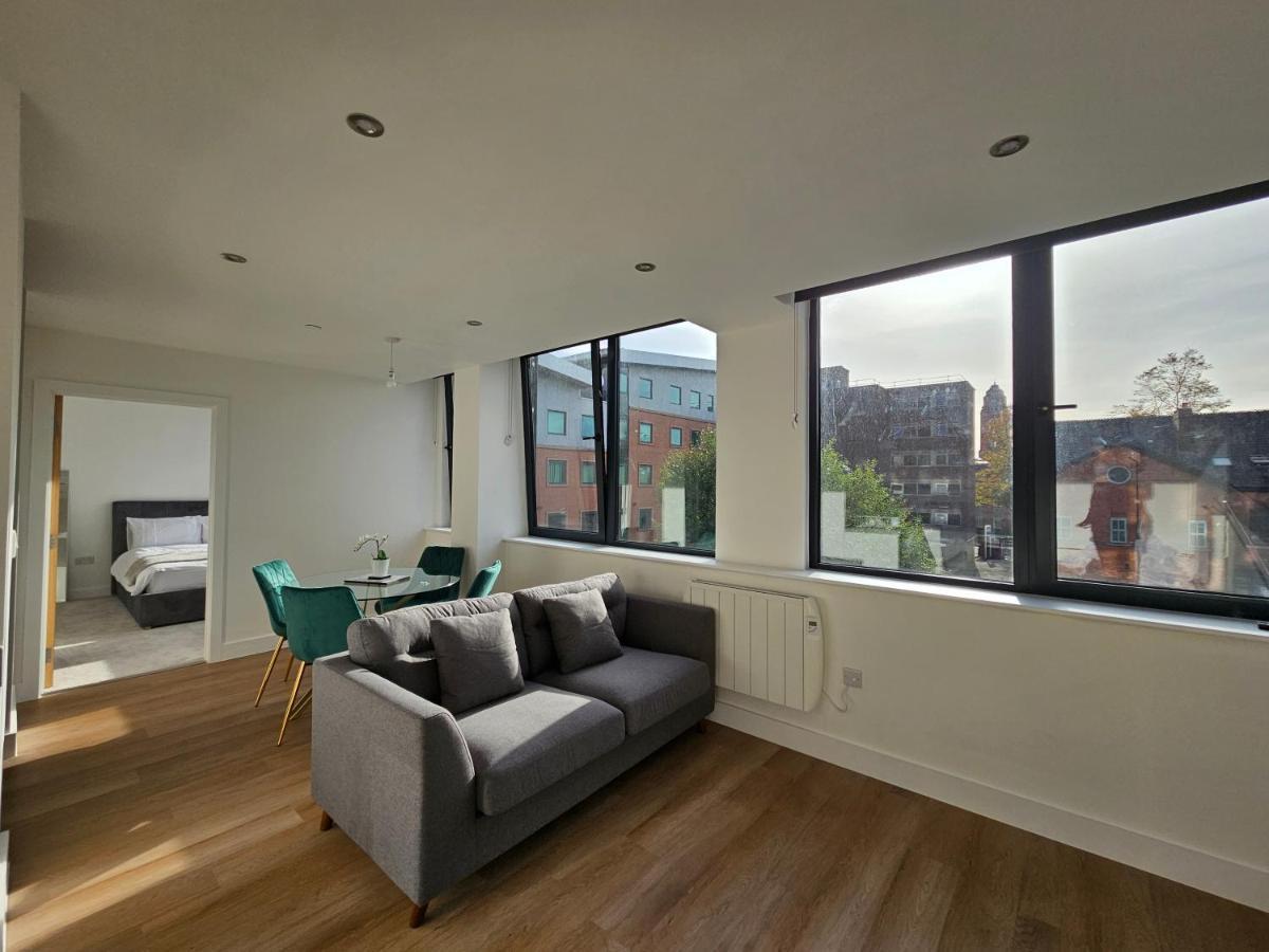 Brand New Trafford Apartment Манчестър Екстериор снимка